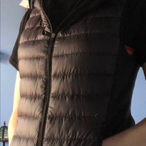 Uniqlo black vest